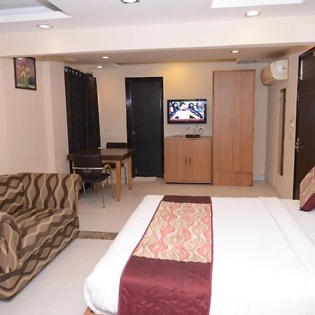 Hotel Balsons Continental New Delhi Exteriör bild