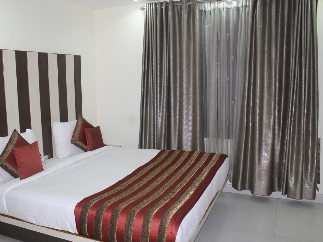 Hotel Balsons Continental New Delhi Exteriör bild