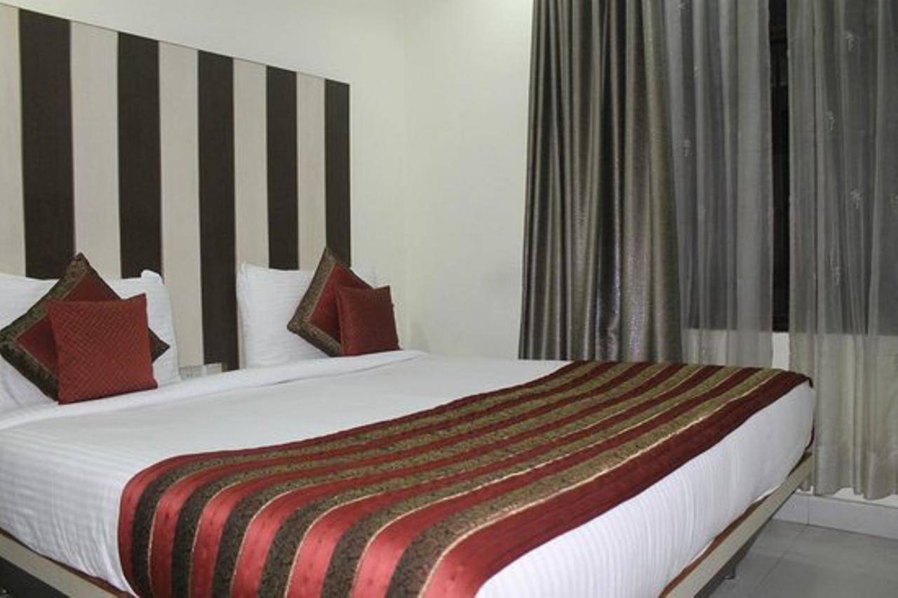 Hotel Balsons Continental New Delhi Exteriör bild