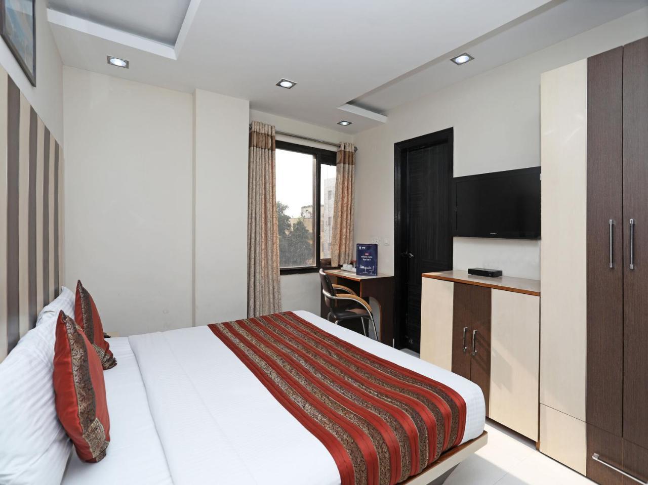 Hotel Balsons Continental New Delhi Exteriör bild