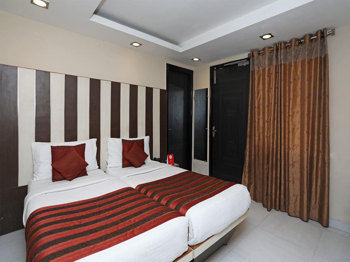 Hotel Balsons Continental New Delhi Exteriör bild