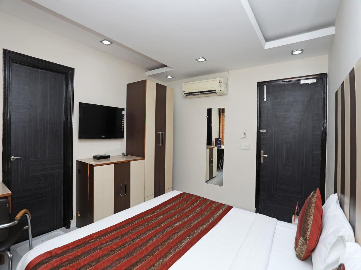 Hotel Balsons Continental New Delhi Exteriör bild