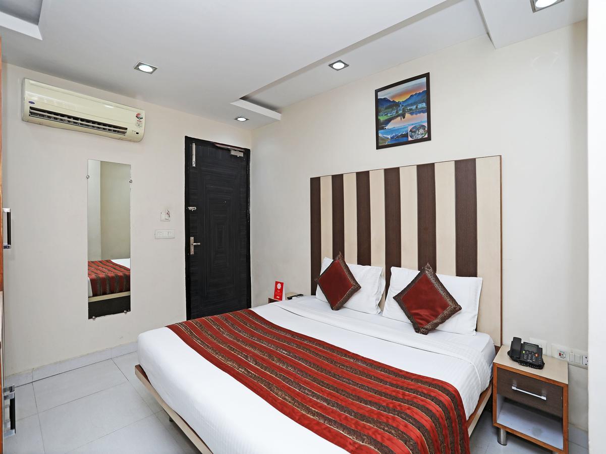 Hotel Balsons Continental New Delhi Exteriör bild