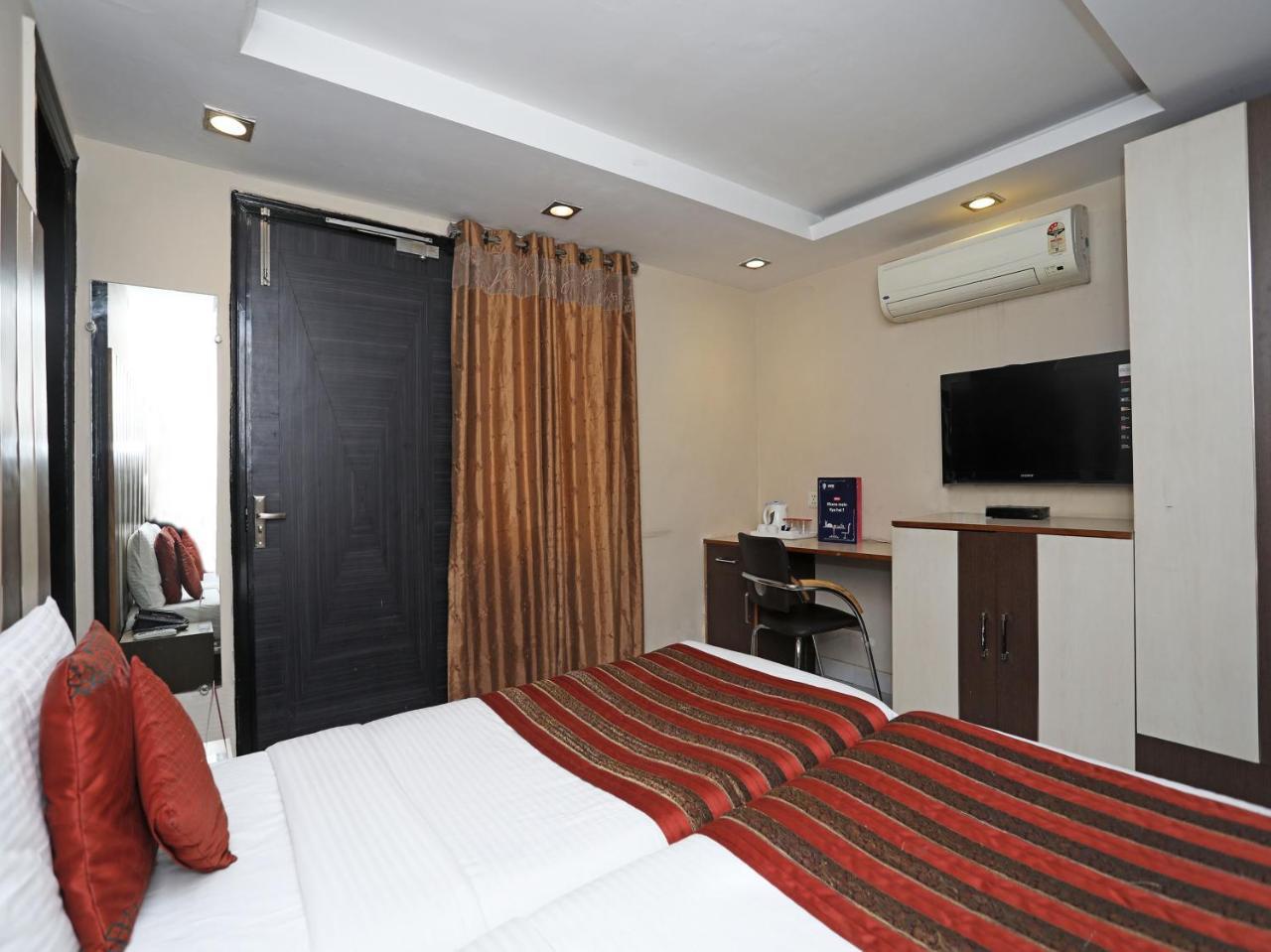 Hotel Balsons Continental New Delhi Exteriör bild