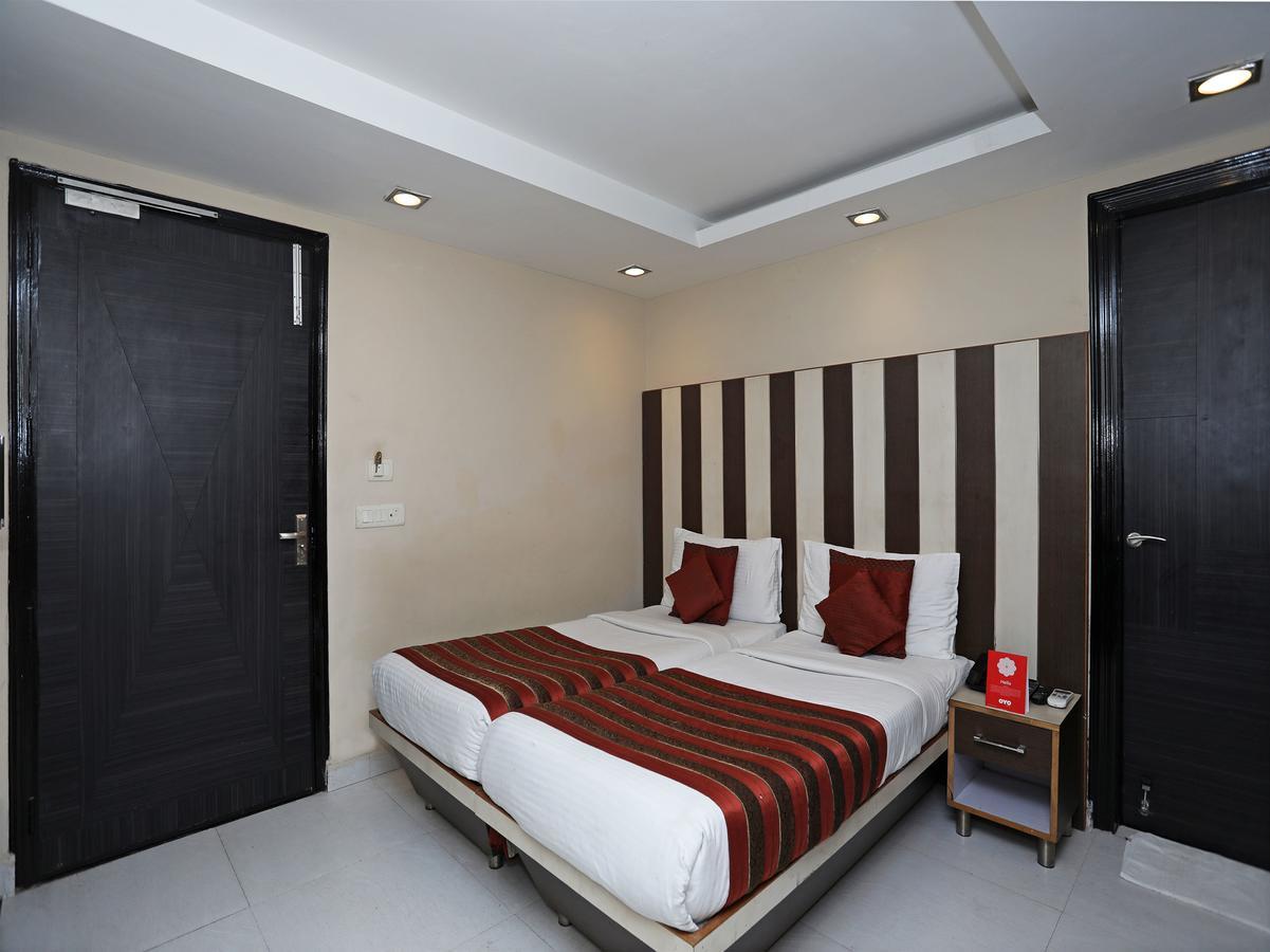 Hotel Balsons Continental New Delhi Exteriör bild