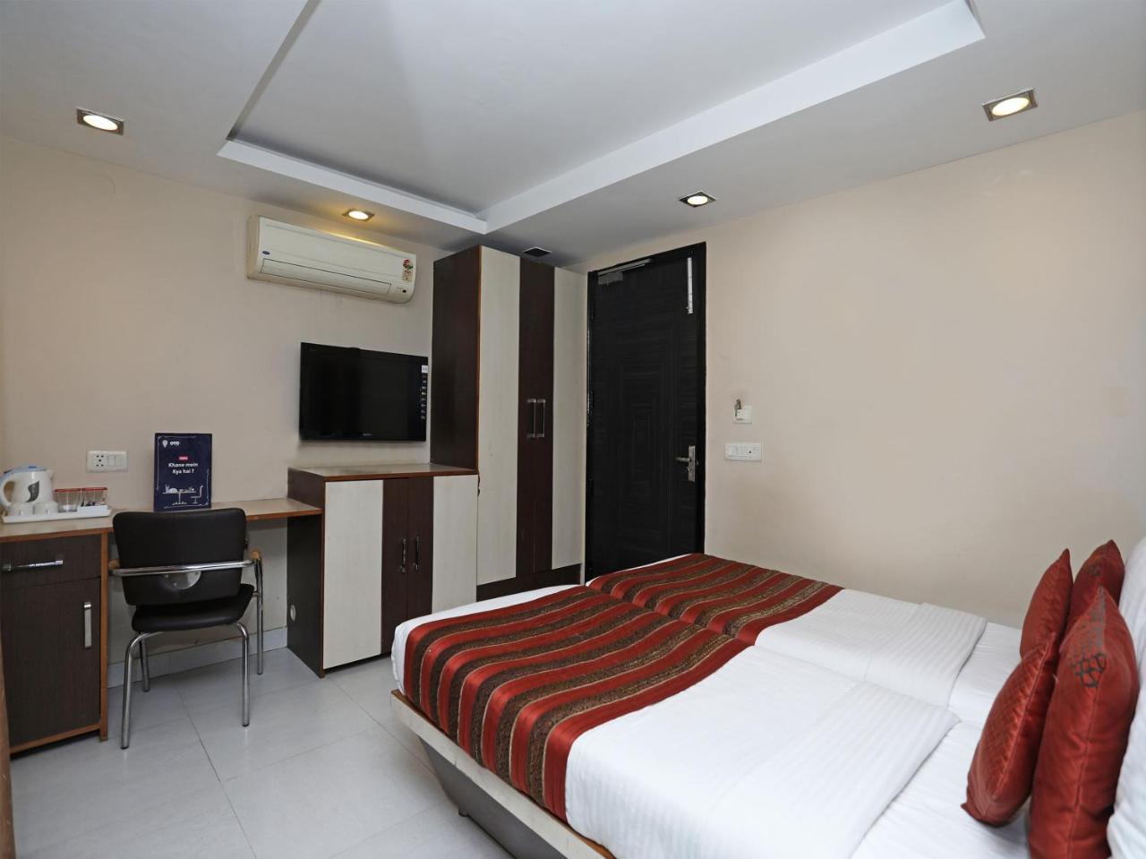 Hotel Balsons Continental New Delhi Exteriör bild