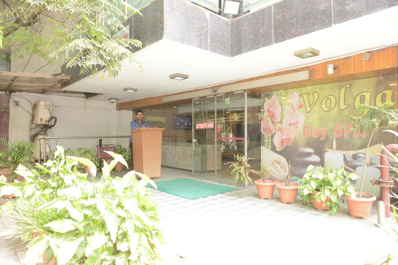 Hotel Balsons Continental New Delhi Exteriör bild