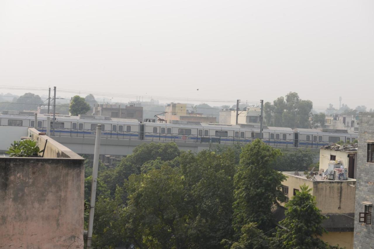 Hotel Balsons Continental New Delhi Exteriör bild