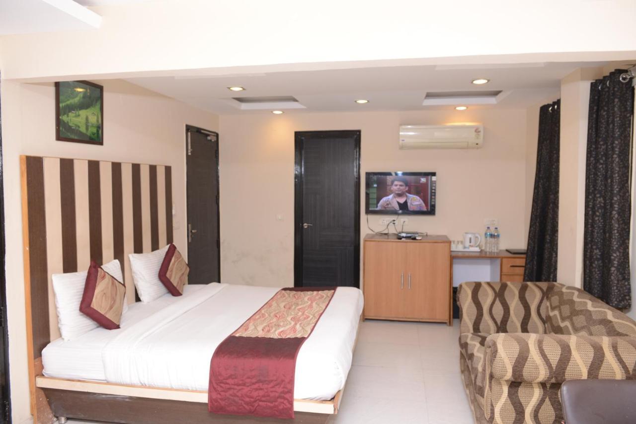 Hotel Balsons Continental New Delhi Exteriör bild
